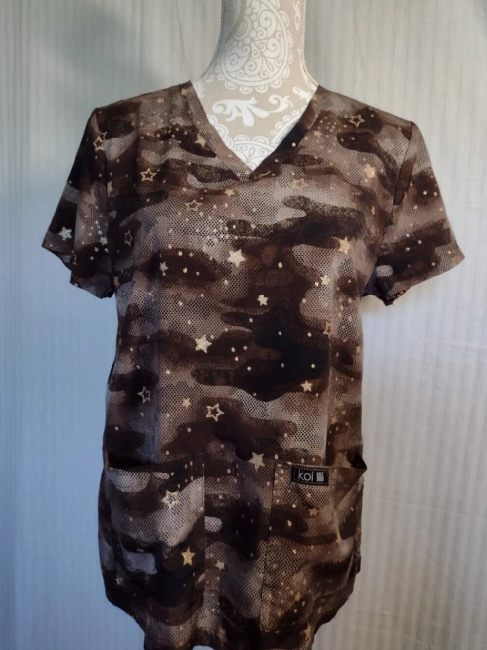 Koi Basics Women's short sleeve patterned brown Scrub Top, Size M